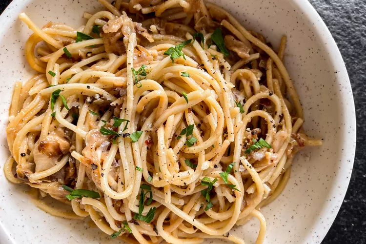 Buttery Caramelized Cabbage Spaghetti